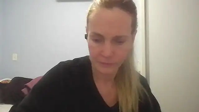 Snapshot of Annylove1 chatting on June 22, 2026, 12:35 am Annylove1 online show from June 22, 2026, 12:35 am