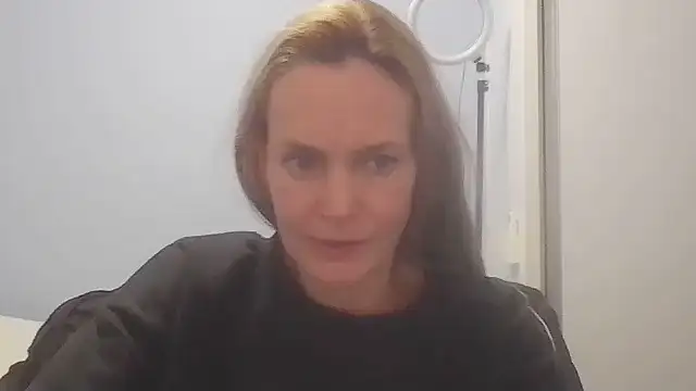 Snapshot of Annylove1 chatting on July 14, 2026, 12:35 am Annylove1 online show from July 14, 2026, 12:35 am