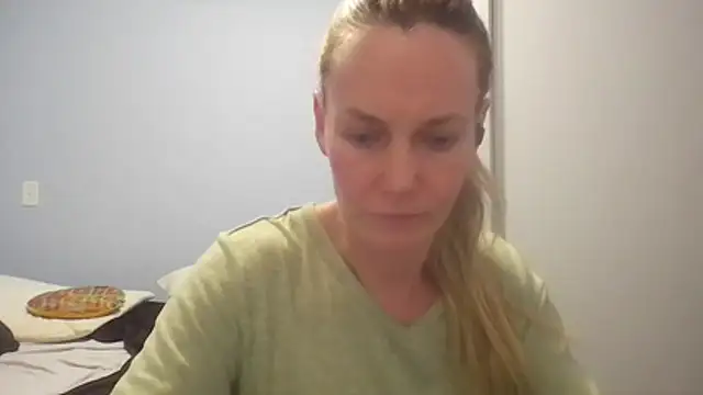 Snapshot of Annylove1 chatting on July 27, 2026, 12:06 am Annylove1 online show from July 27, 2026, 12:06 am
