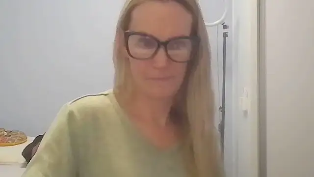 Snapshot of Annylove1 chatting on July 29, 2026, 11:58 pm Annylove1 online show from July 29, 2026, 11:58 pm