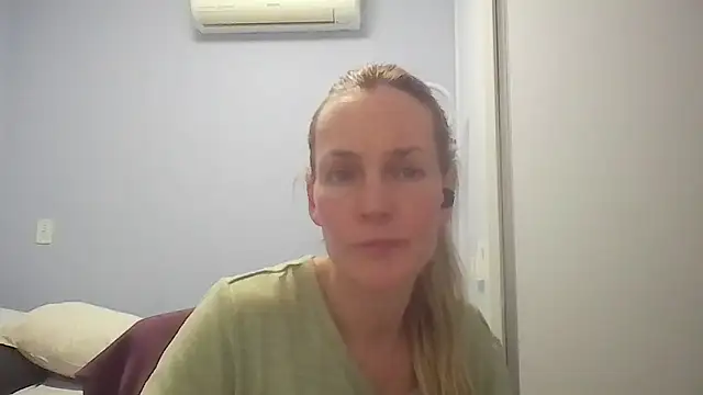 Snapshot of Annylove1 chatting on August 3, 2026, 12:20 am Annylove1 online show from August 3, 2026, 12:20 am