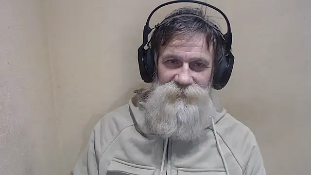 Snapshot of AlexNudo chatting on December 25, 2024, 8:40 am AlexNudo online show from December 25, 2024, 8:40 am