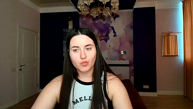 Roxie Bradley online show from February 3, 2025, 11:31 am