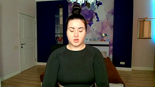 Roxie Bradley online show from February 19, 2025, 7:06 am