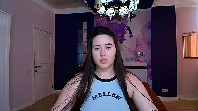 Roxie Bradley online show from March 14, 2025, 12:51 pm