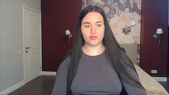 Roxie Bradley online show from March 19, 2025, 6:35 am