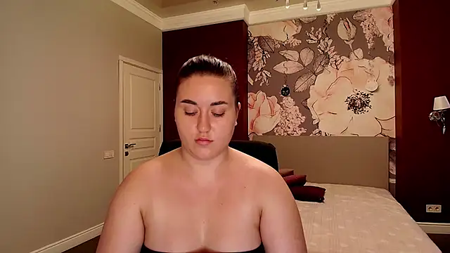 Roxie Bradley online show from October 3, 2025, 5:48 am