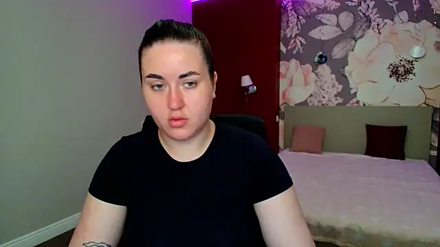 Snapshot of Roxie_Bradley chatting on May 9, 2026, 5:45 am Roxie Bradley online show from May 9, 2026, 5:45 am