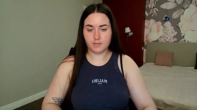 Snapshot of Roxie_Bradley chatting on May 15, 2026, 5:47 am Roxie Bradley online show from May 15, 2026, 5:47 am
