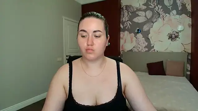 Snapshot of Roxie_Bradley chatting on May 20, 2026, 5:46 am Roxie Bradley online show from May 20, 2026, 5:46 am