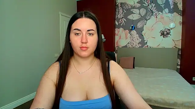 Snapshot of Roxie_Bradley chatting on May 27, 2026, 5:48 am Roxie Bradley online show from May 27, 2026, 5:48 am