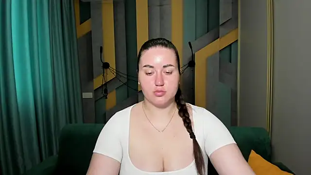 Snapshot of Roxie_Bradley chatting on June 3, 2026, 5:43 am Roxie Bradley online show from June 3, 2026, 5:43 am