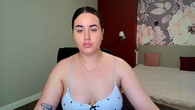 Snapshot of Roxie_Bradley chatting on June 10, 2026, 5:39 am Roxie Bradley online show from June 10, 2026, 5:39 am