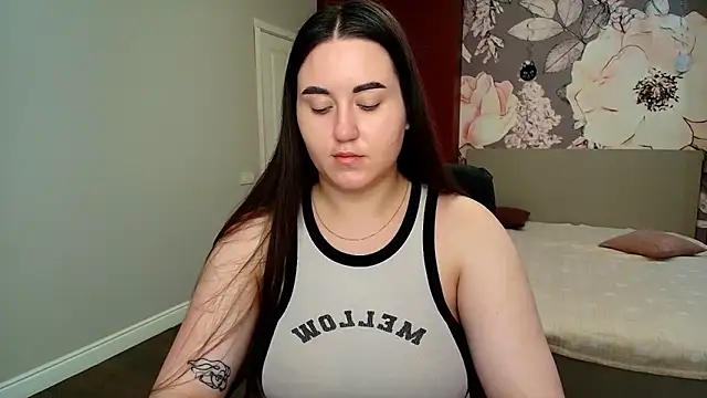Snapshot of Roxie_Bradley chatting on June 16, 2026, 5:43 am Roxie Bradley online show from June 16, 2026, 5:43 am