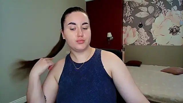 Snapshot of Roxie_Bradley chatting on June 17, 2026, 6:49 am Roxie Bradley online show from June 17, 2026, 6:49 am