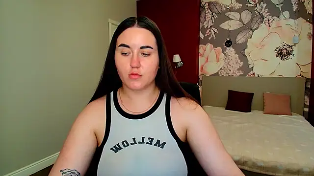 Snapshot of Roxie_Bradley chatting on June 18, 2026, 9:14 am Roxie Bradley online show from June 18, 2026, 9:14 am