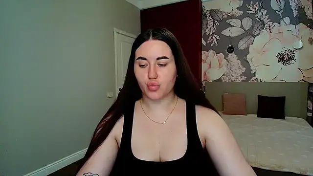 Roxie Bradley online show from June 24, 2026, 5:39 am