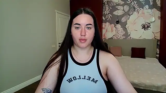Roxie Bradley online show from June 25, 2026, 5:45 am