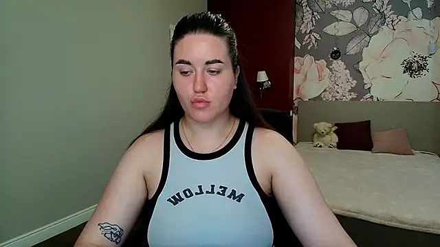 Roxie Bradley online show from July 3, 2026, 5:47 am
