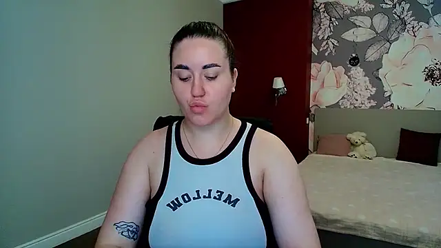 Roxie Bradley online show from July 7, 2026, 5:54 am