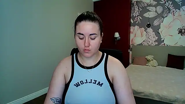Roxie Bradley online show from July 7, 2026, 6:47 am