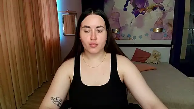 Roxie Bradley online show from July 20, 2026, 5:44 am