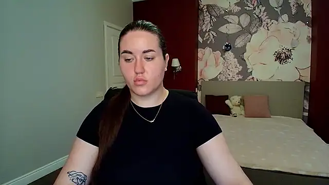 Roxie Bradley online show from July 22, 2026, 5:43 am