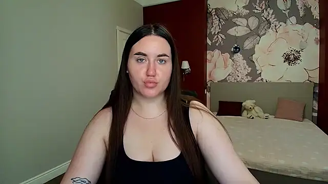Roxie Bradley online show from July 27, 2026, 5:36 am