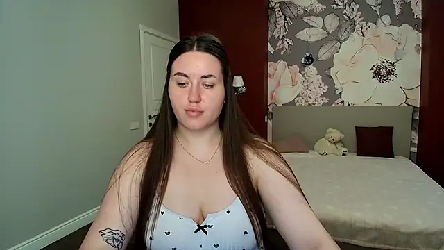 Roxie Bradley online show from July 30, 2026, 5:50 am