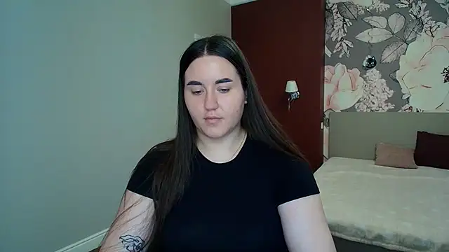 Roxie Bradley online show from August 3, 2026, 5:39 am