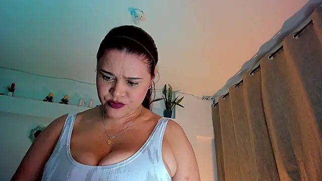 Snapshot of Sinthia_Collins chatting on August 4, 2026, 1:31 am Sinthia Collins online show from August 4, 2026, 1:31 am