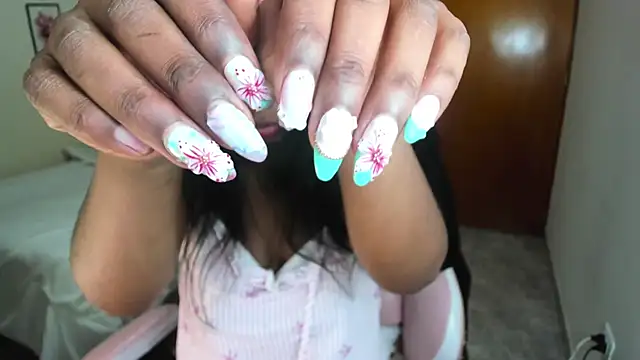 charlott7 online show from February 1, 2026, 1:42 pm