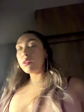 Im sophiie online show from December 19, 2025, 6:53 am