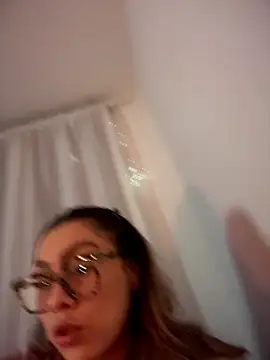 Im sophiie online show from April 28, 2026, 7:13 am