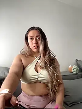 Im sophiie online show from June 19, 2026, 9:29 pm