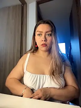 Im sophiie online show from June 21, 2026, 11:18 pm