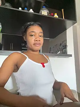  yisela  online show from June 12, 2026, 7:13 pm