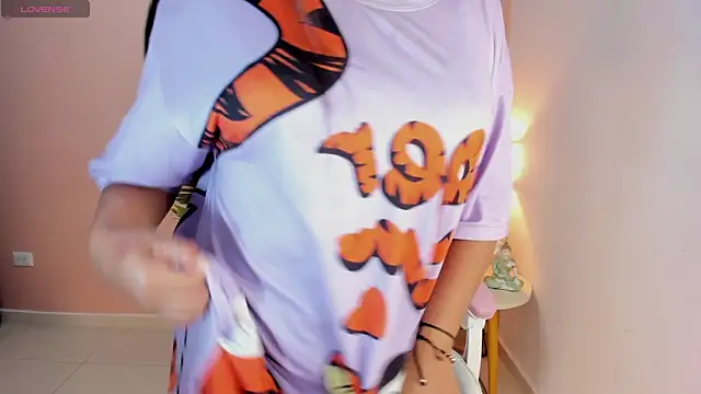 Snapshot of Ciara8 chatting on November 10, 2025, 11:42 am Ciara8 online show from November 10, 2025, 11:42 am