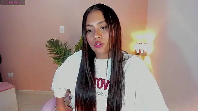 Snapshot of Ciara8 chatting on November 15, 2025, 9:54 pm Ciara8 online show from November 15, 2025, 9:54 pm