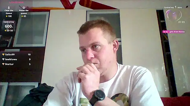 Snapshot of Matttthees chatting on October 31, 2025, 2:40 pm Matttthees online show from October 31, 2025, 2:40 pm