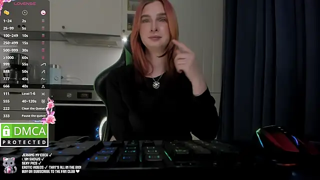 Snapshot of Lee_Loo chatting on December 13, 2024, 3:43 pm Lee Loo online show from December 13, 2024, 3:43 pm