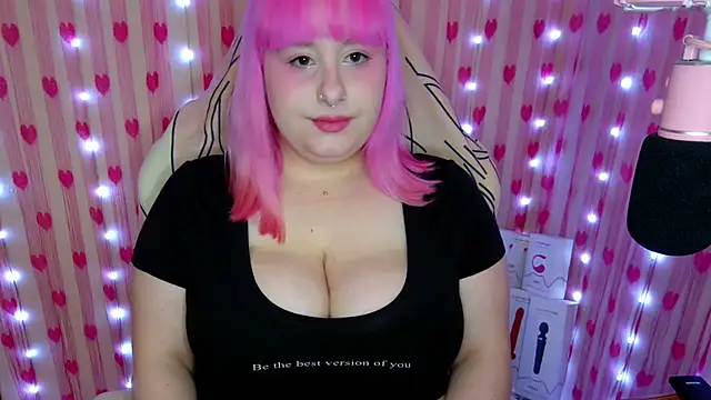 StrawberryPleasure online show from June 7, 2026, 2:27 am