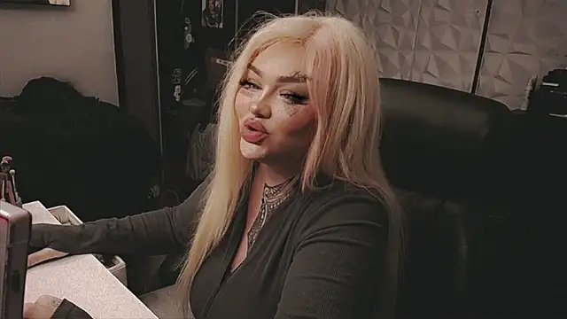 sheylagoddess11 online show from December 17, 2025, 3:01 am