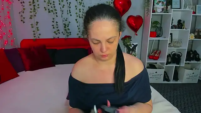 DarlingMilf online show from April 8, 2026, 5:46 pm