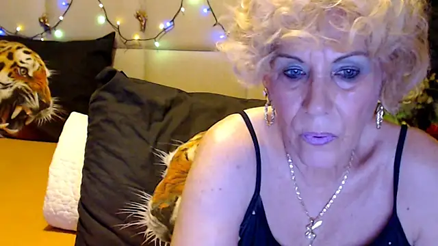 HappyWomanOn online show from October 17, 2025, 5:59 pm