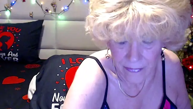 HappyWomanOn online show from June 12, 2026, 6:40 pm