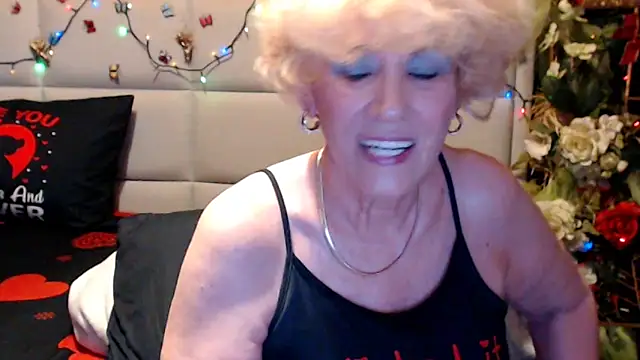 Snapshot of HappyWomanOn chatting on June 19, 2026, 7:23 am HappyWomanOn online show from June 19, 2026, 7:23 am