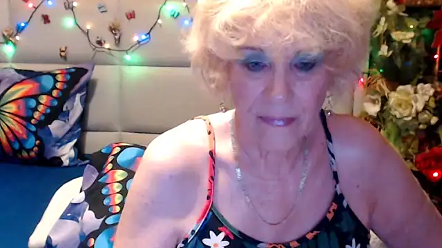 Snapshot of HappyWomanOn chatting on June 23, 2026, 6:39 pm HappyWomanOn online show from June 23, 2026, 6:39 pm