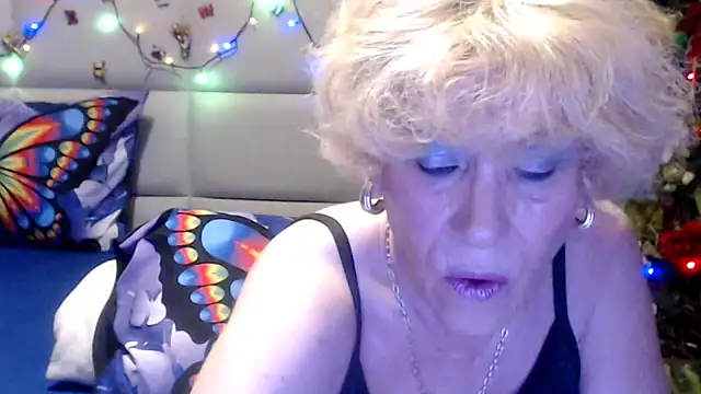 Snapshot of HappyWomanOn chatting on June 25, 2026, 8:52 am HappyWomanOn online show from June 25, 2026, 8:52 am