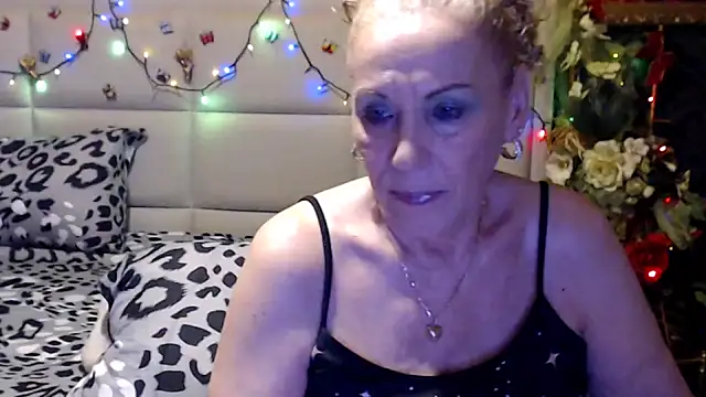 Snapshot of HappyWomanOn chatting on July 19, 2026, 9:13 am HappyWomanOn online show from July 19, 2026, 9:13 am